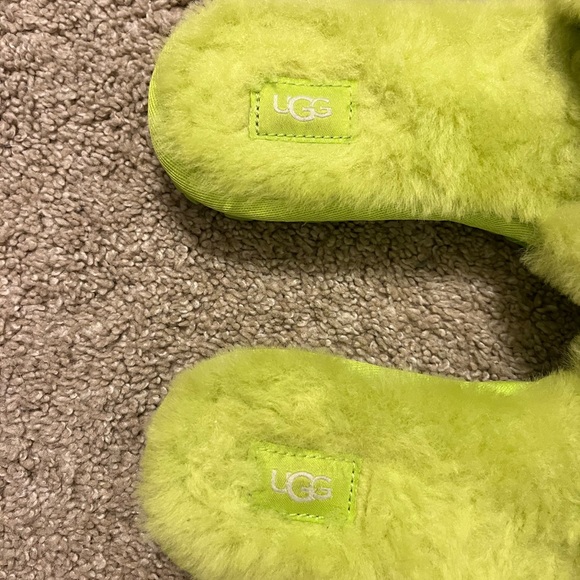 UGG Slippers- The grinch - Picture 3 of 4